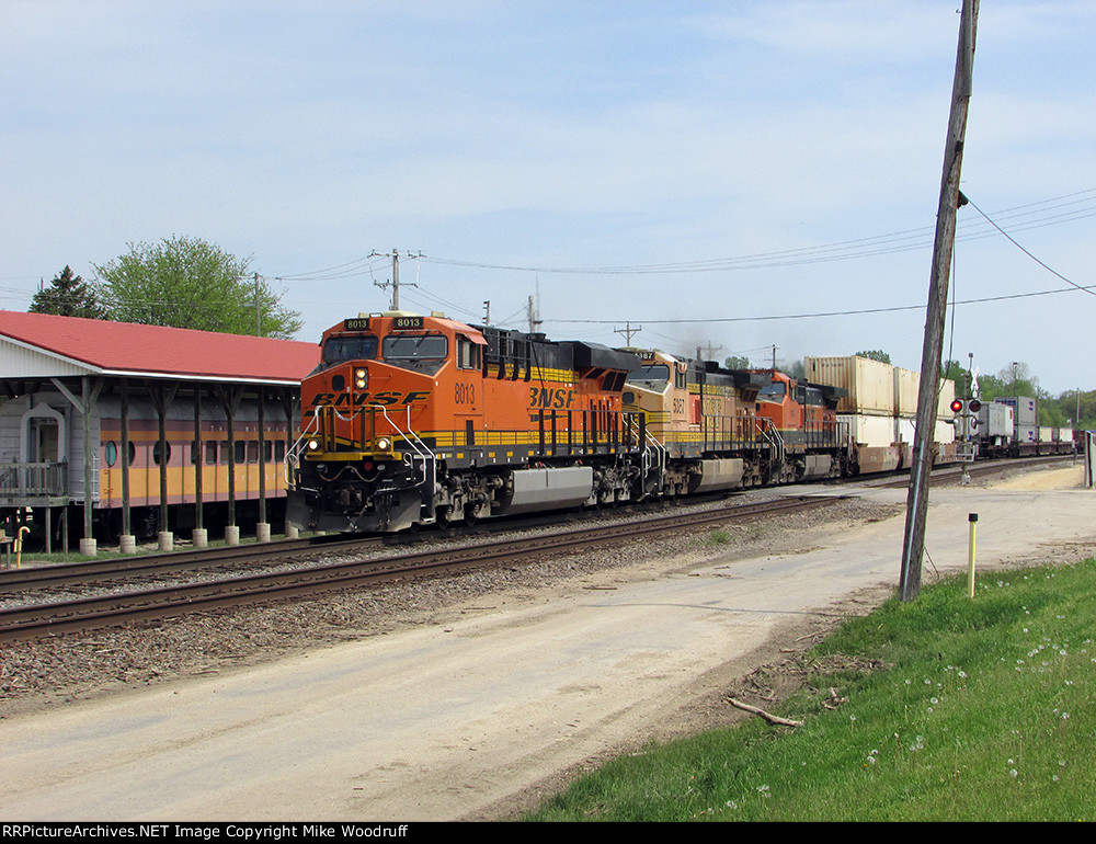 BNSF 8013